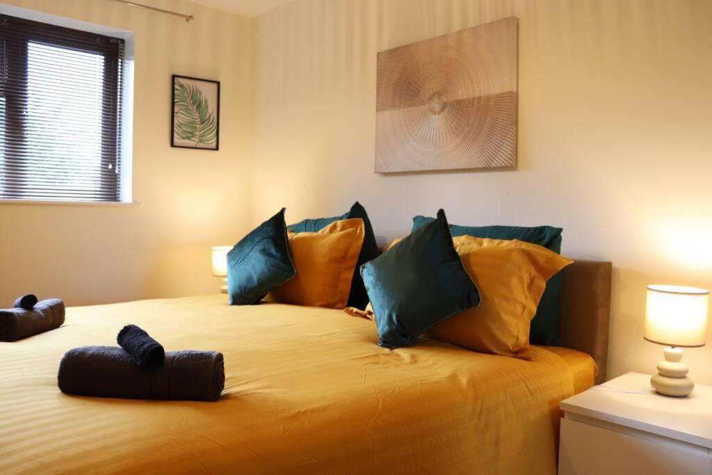 Cosy 3 Bedroom 2 Bathroom House With Parking Sheldon  Экстерьер фото