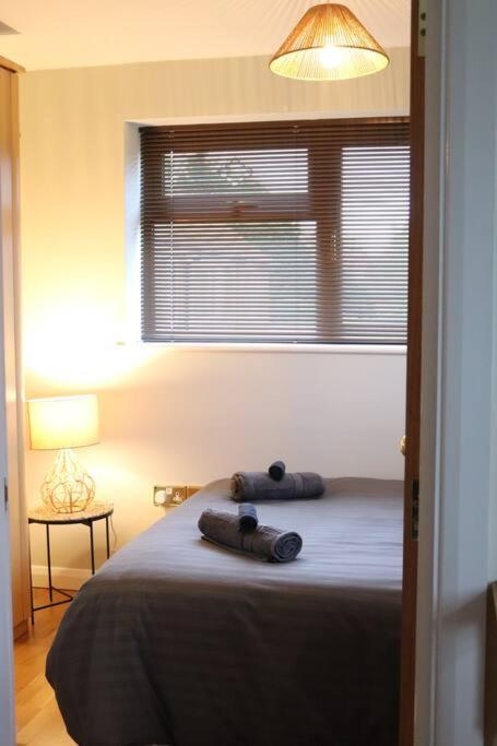 Cosy 3 Bedroom 2 Bathroom House With Parking Sheldon  Экстерьер фото