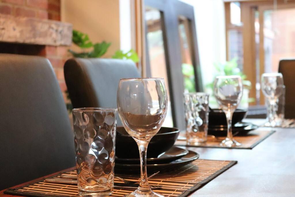 Cosy 3 Bedroom 2 Bathroom House With Parking Sheldon  Экстерьер фото