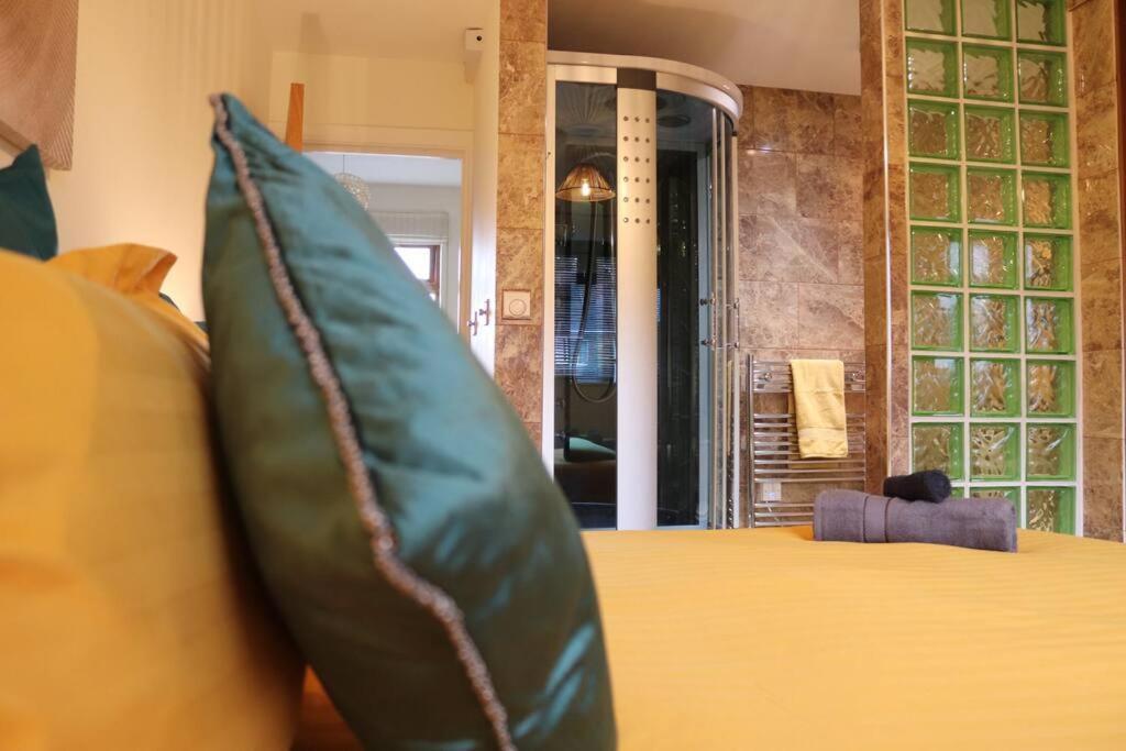Cosy 3 Bedroom 2 Bathroom House With Parking Sheldon  Экстерьер фото