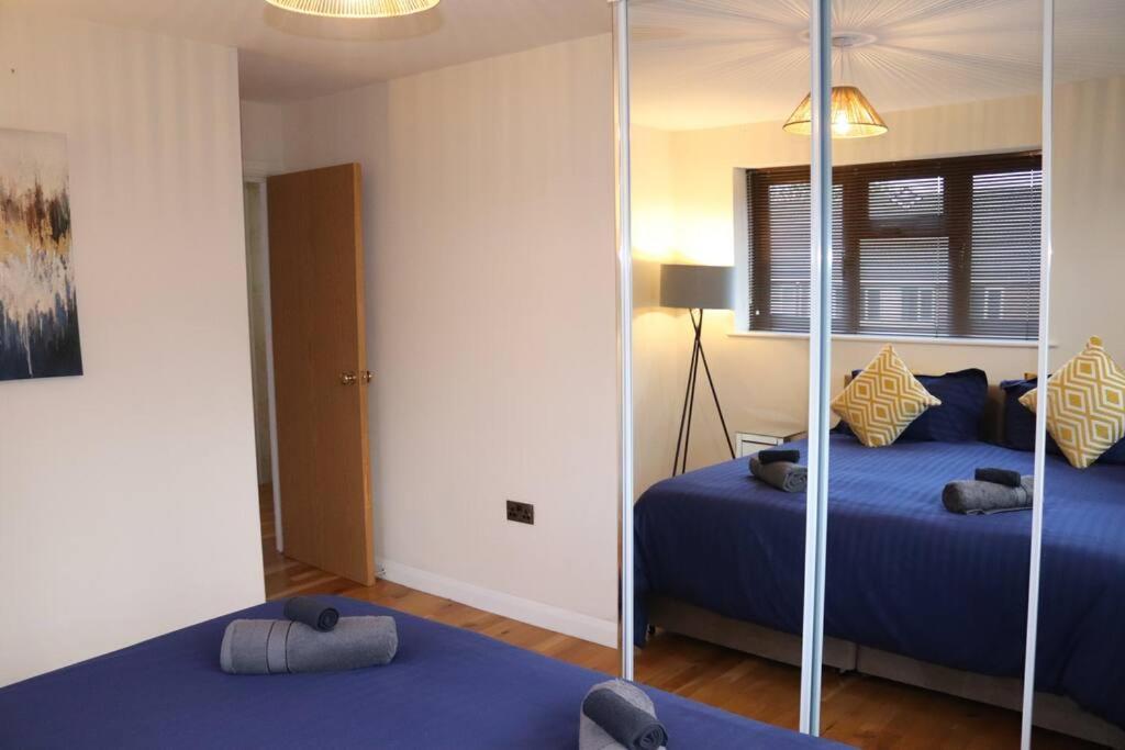 Cosy 3 Bedroom 2 Bathroom House With Parking Sheldon  Экстерьер фото